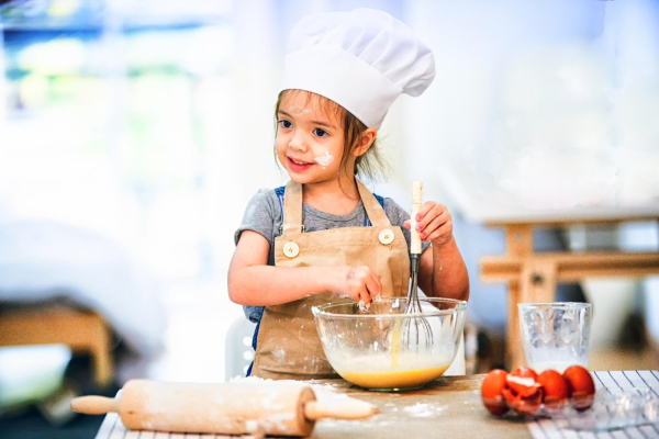 Kind bakt voor goed doel