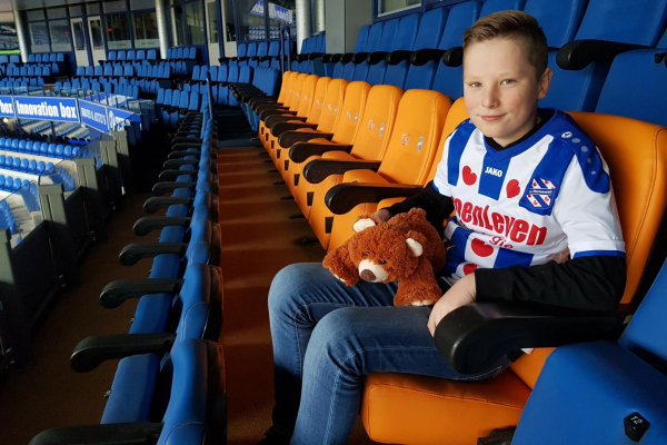 sc heerenveen oranje kika stoelen jongen